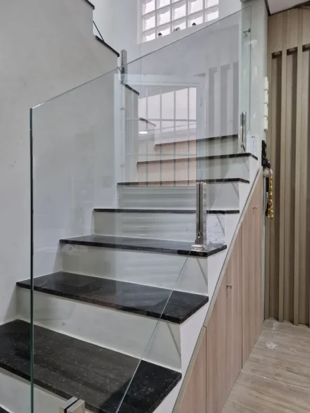 Obra em vidro Lumini Vidros