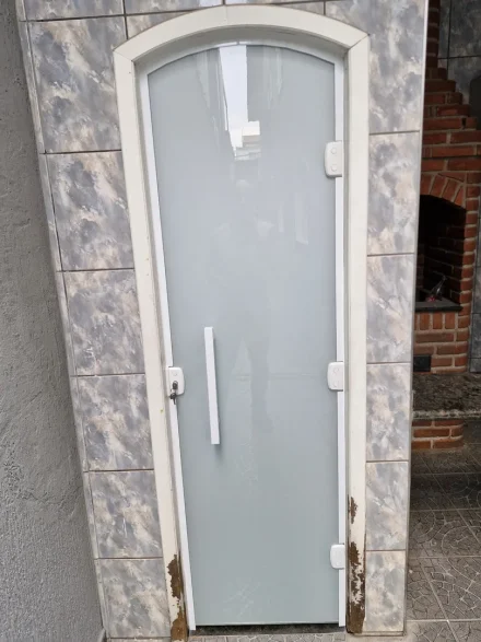 Portas e Divisórias em Vidro