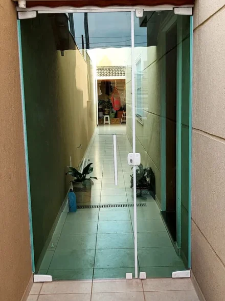 Portas e Divisórias em Vidro